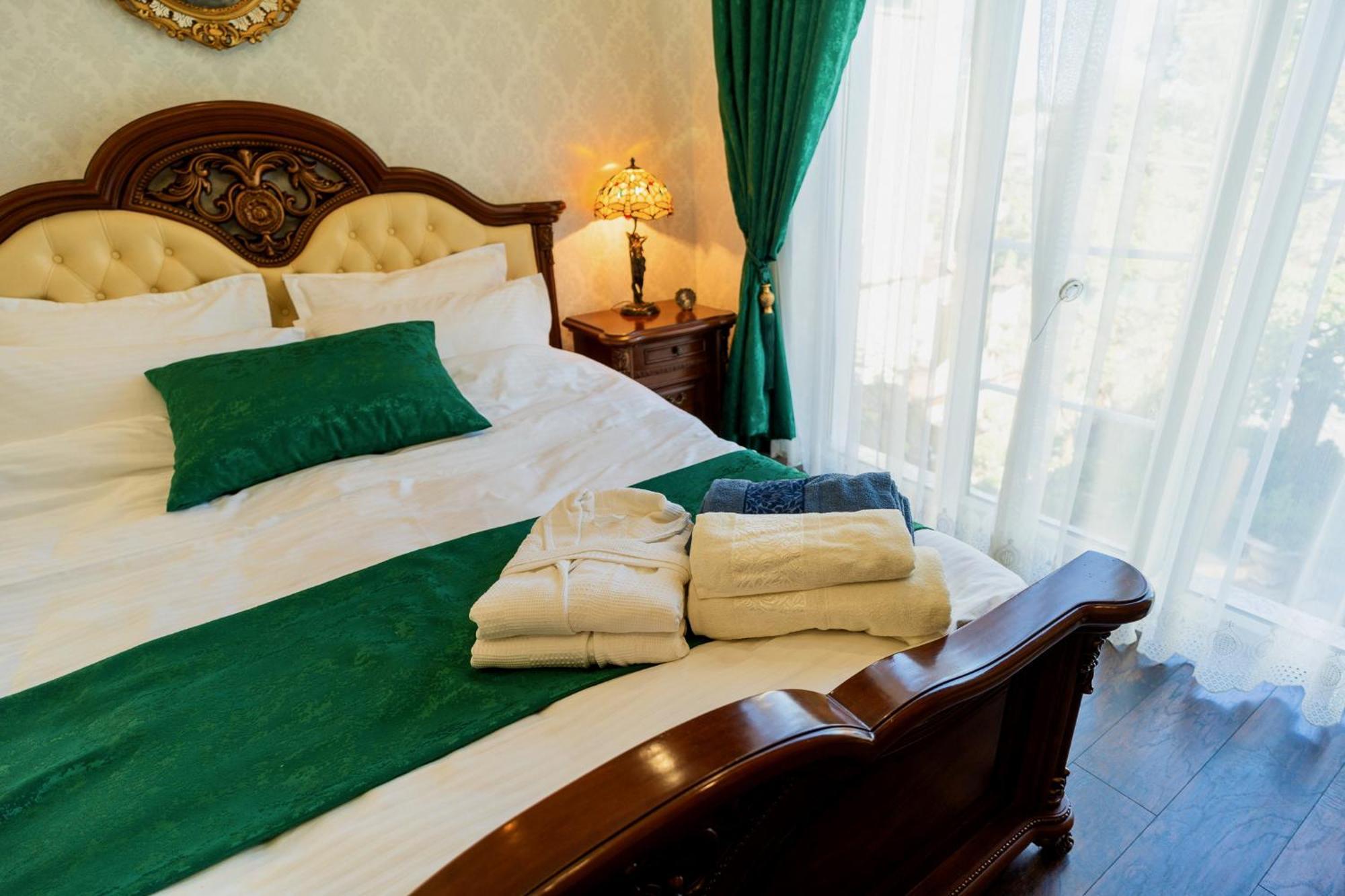 Luxurious Villa With Lush Garden And Huge Terrace Near Herastrau Park Бухарест Экстерьер фото