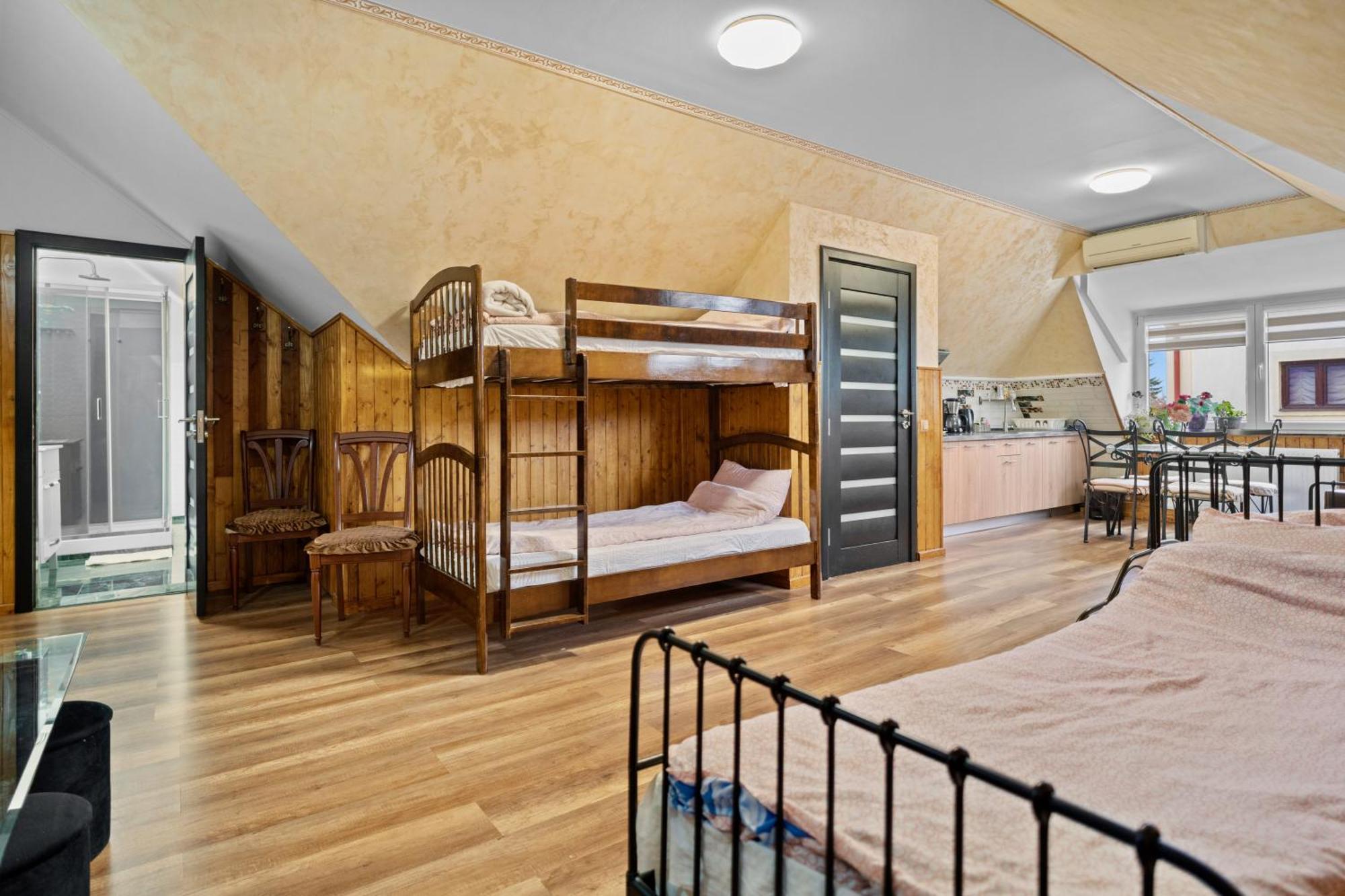 Luxurious Villa With Lush Garden And Huge Terrace Near Herastrau Park Бухарест Экстерьер фото