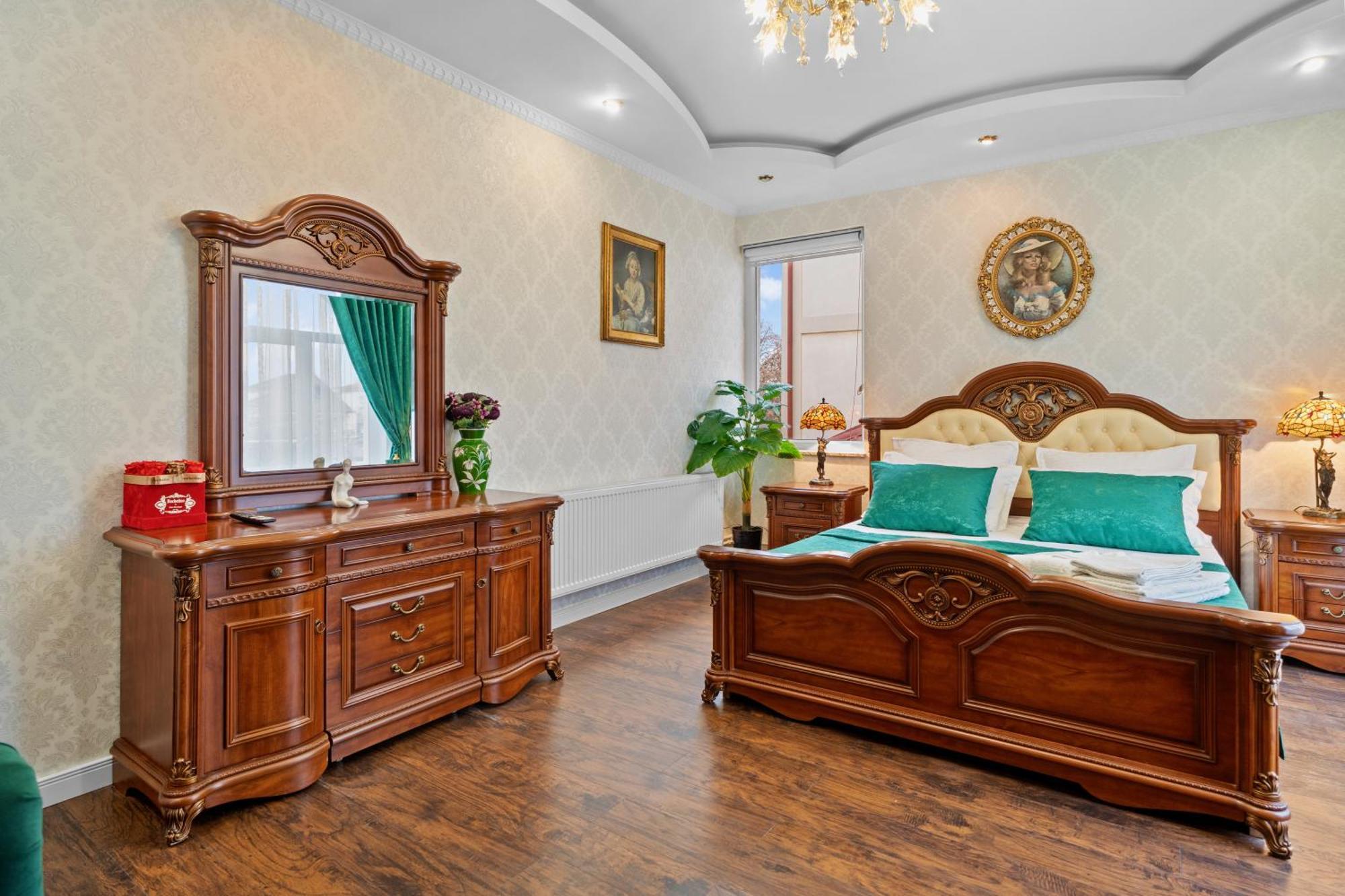 Luxurious Villa With Lush Garden And Huge Terrace Near Herastrau Park Бухарест Экстерьер фото