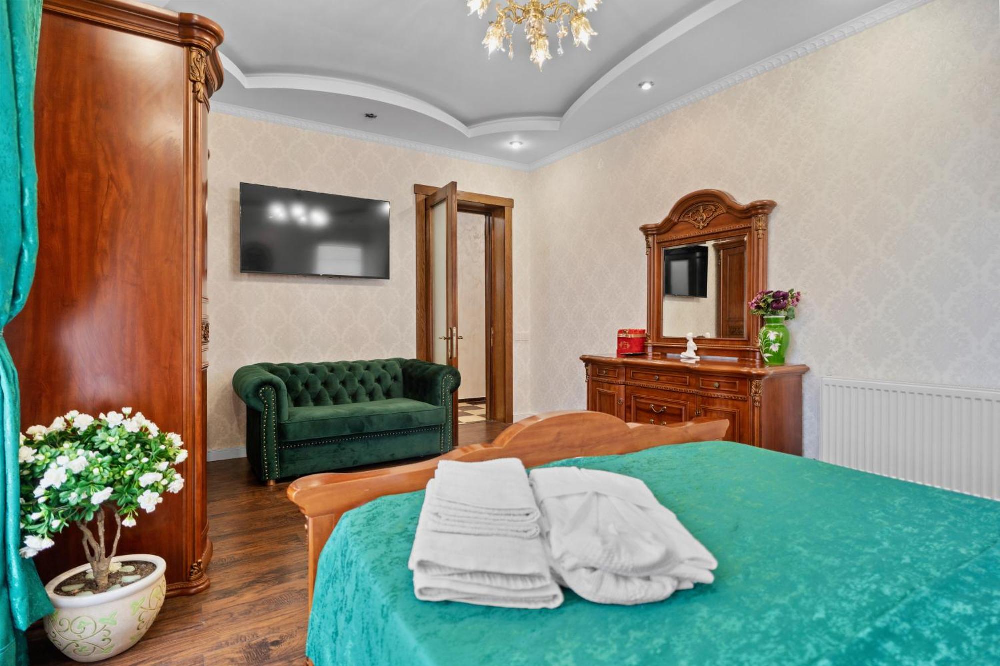 Luxurious Villa With Lush Garden And Huge Terrace Near Herastrau Park Бухарест Экстерьер фото