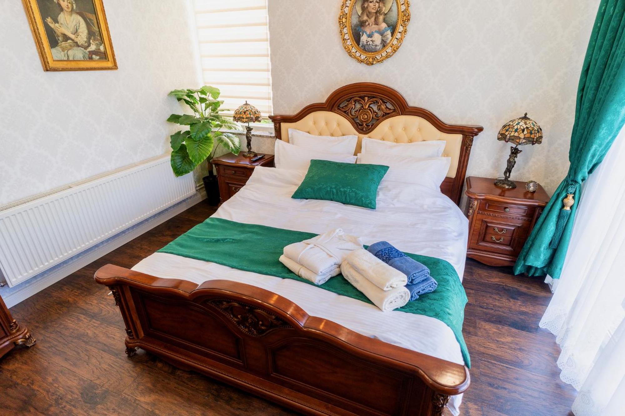 Luxurious Villa With Lush Garden And Huge Terrace Near Herastrau Park Бухарест Экстерьер фото