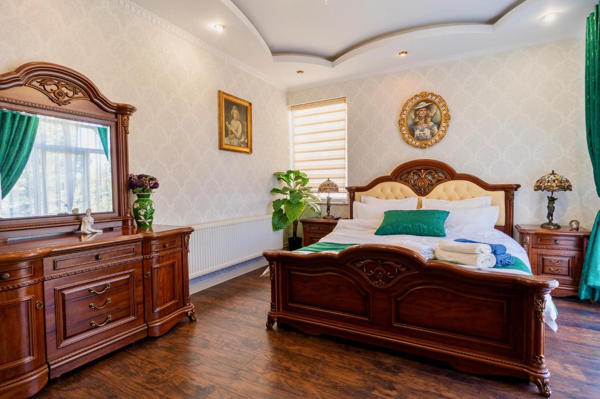 Luxurious Villa With Lush Garden And Huge Terrace Near Herastrau Park Бухарест Экстерьер фото