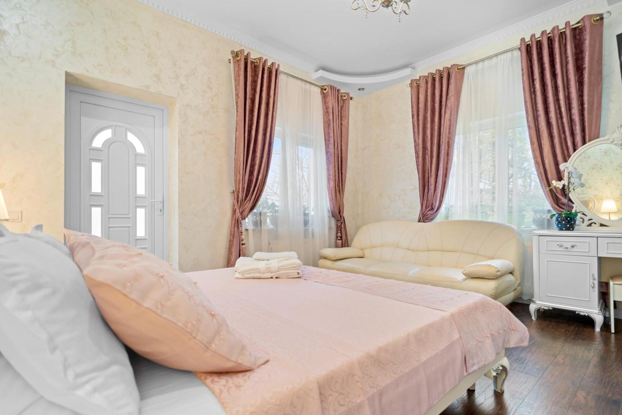 Luxurious Villa With Lush Garden And Huge Terrace Near Herastrau Park Бухарест Экстерьер фото