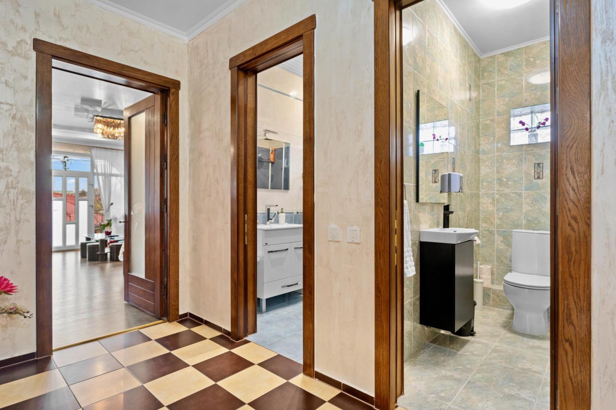 Luxurious Villa With Lush Garden And Huge Terrace Near Herastrau Park Бухарест Экстерьер фото