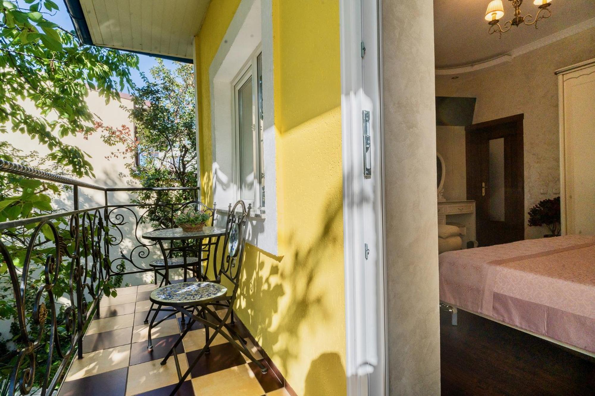 Luxurious Villa With Lush Garden And Huge Terrace Near Herastrau Park Бухарест Экстерьер фото