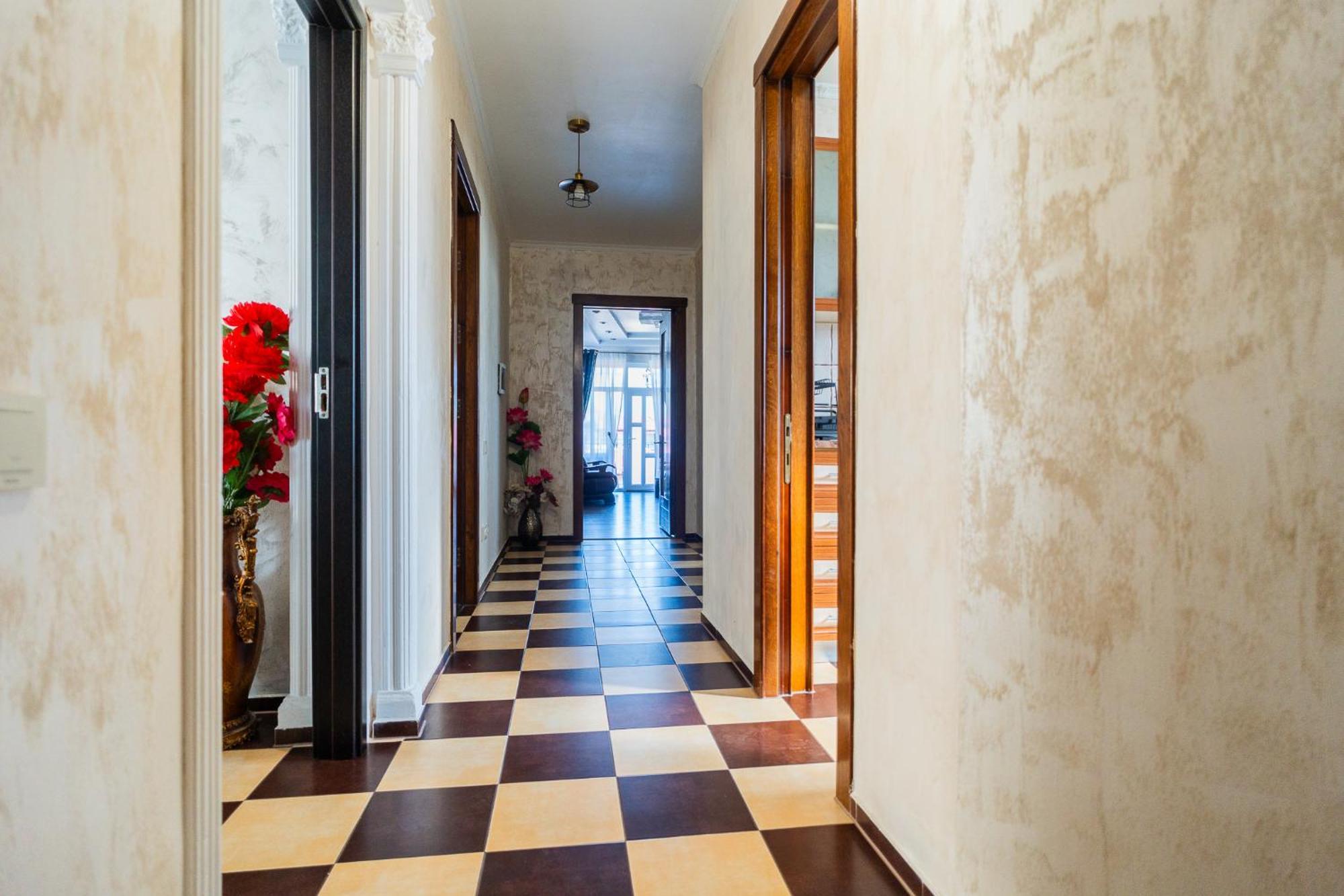 Luxurious Villa With Lush Garden And Huge Terrace Near Herastrau Park Бухарест Экстерьер фото