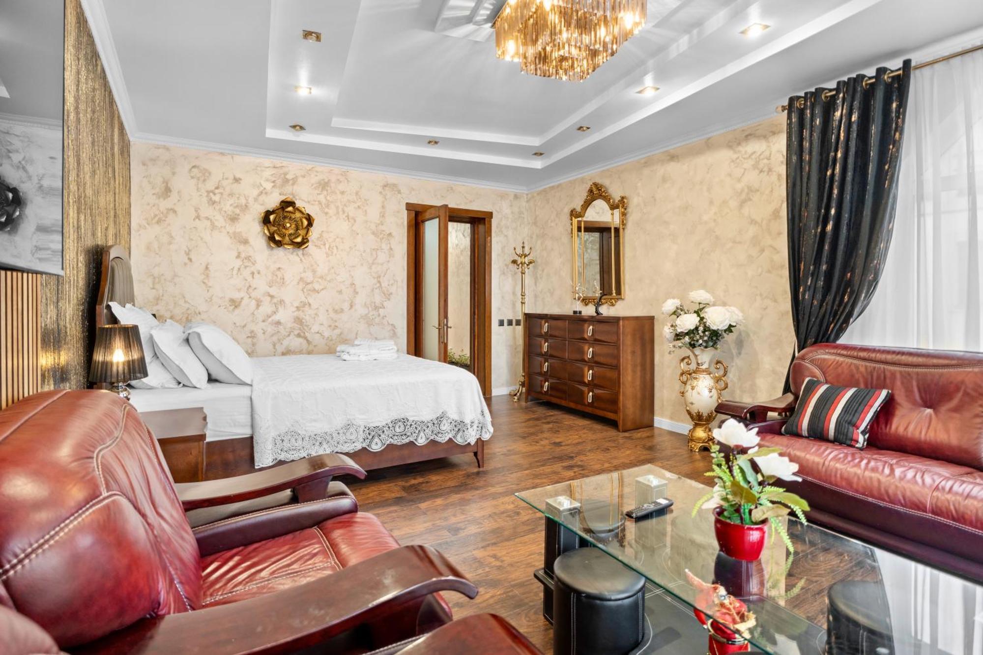 Luxurious Villa With Lush Garden And Huge Terrace Near Herastrau Park Бухарест Экстерьер фото