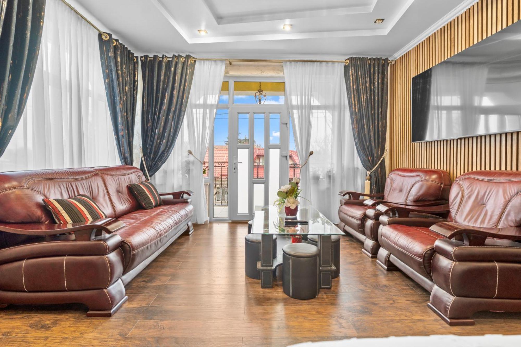 Luxurious Villa With Lush Garden And Huge Terrace Near Herastrau Park Бухарест Экстерьер фото