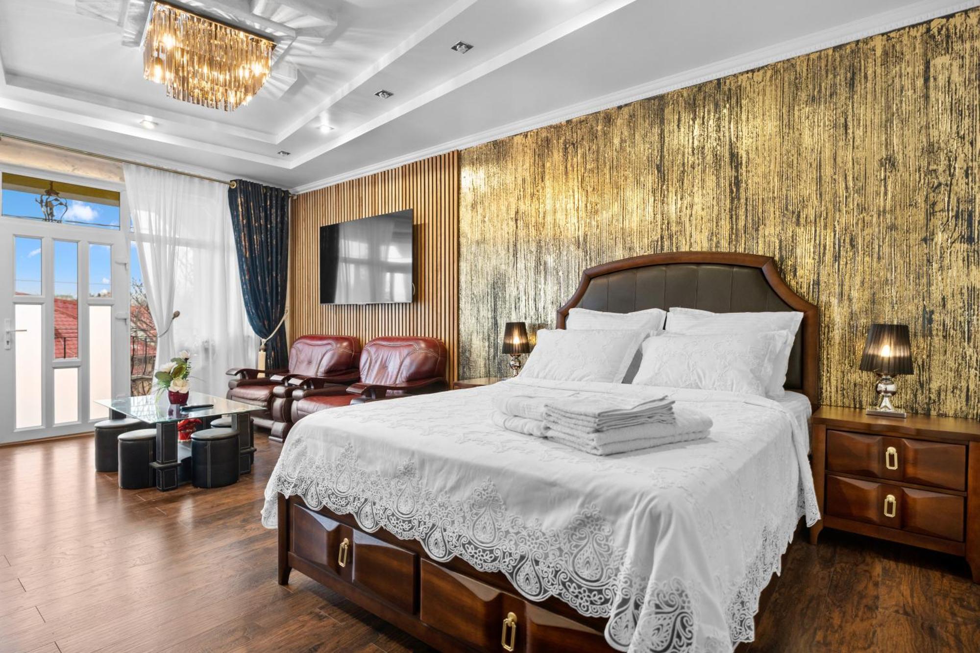 Luxurious Villa With Lush Garden And Huge Terrace Near Herastrau Park Бухарест Экстерьер фото