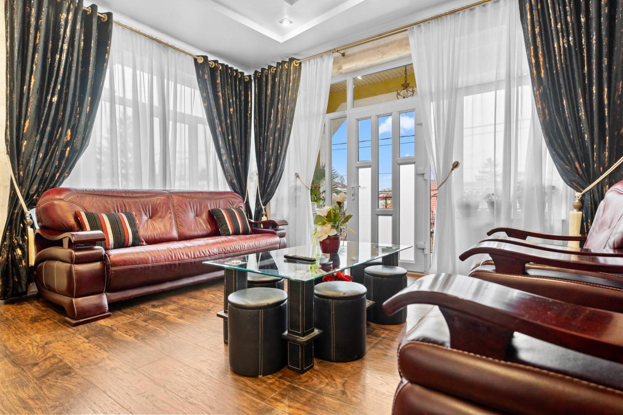 Luxurious Villa With Lush Garden And Huge Terrace Near Herastrau Park Бухарест Экстерьер фото