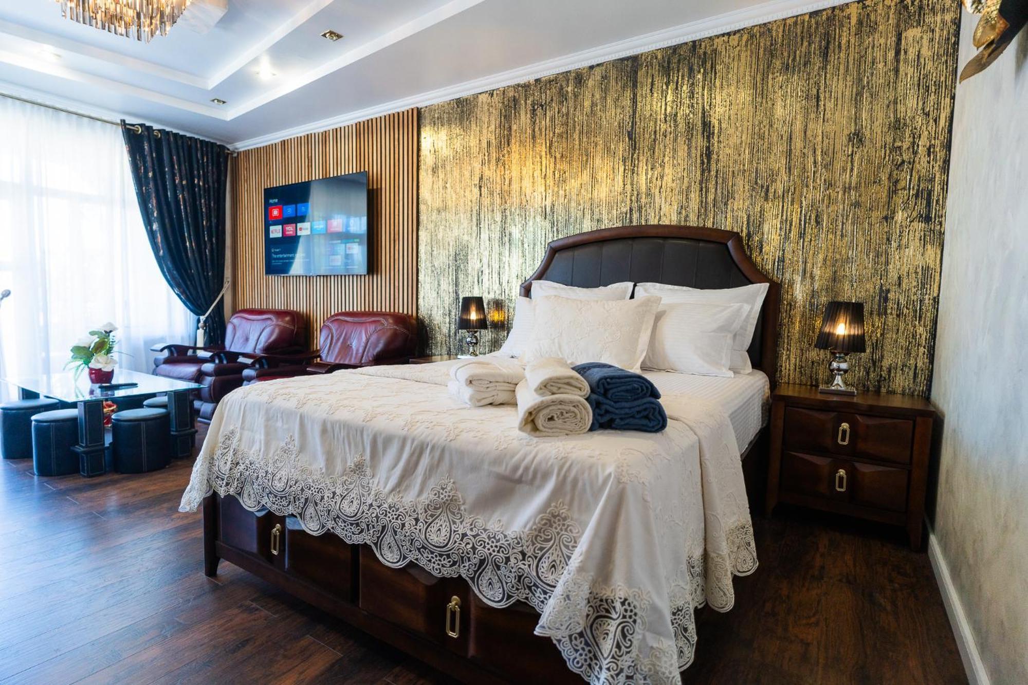 Luxurious Villa With Lush Garden And Huge Terrace Near Herastrau Park Бухарест Экстерьер фото