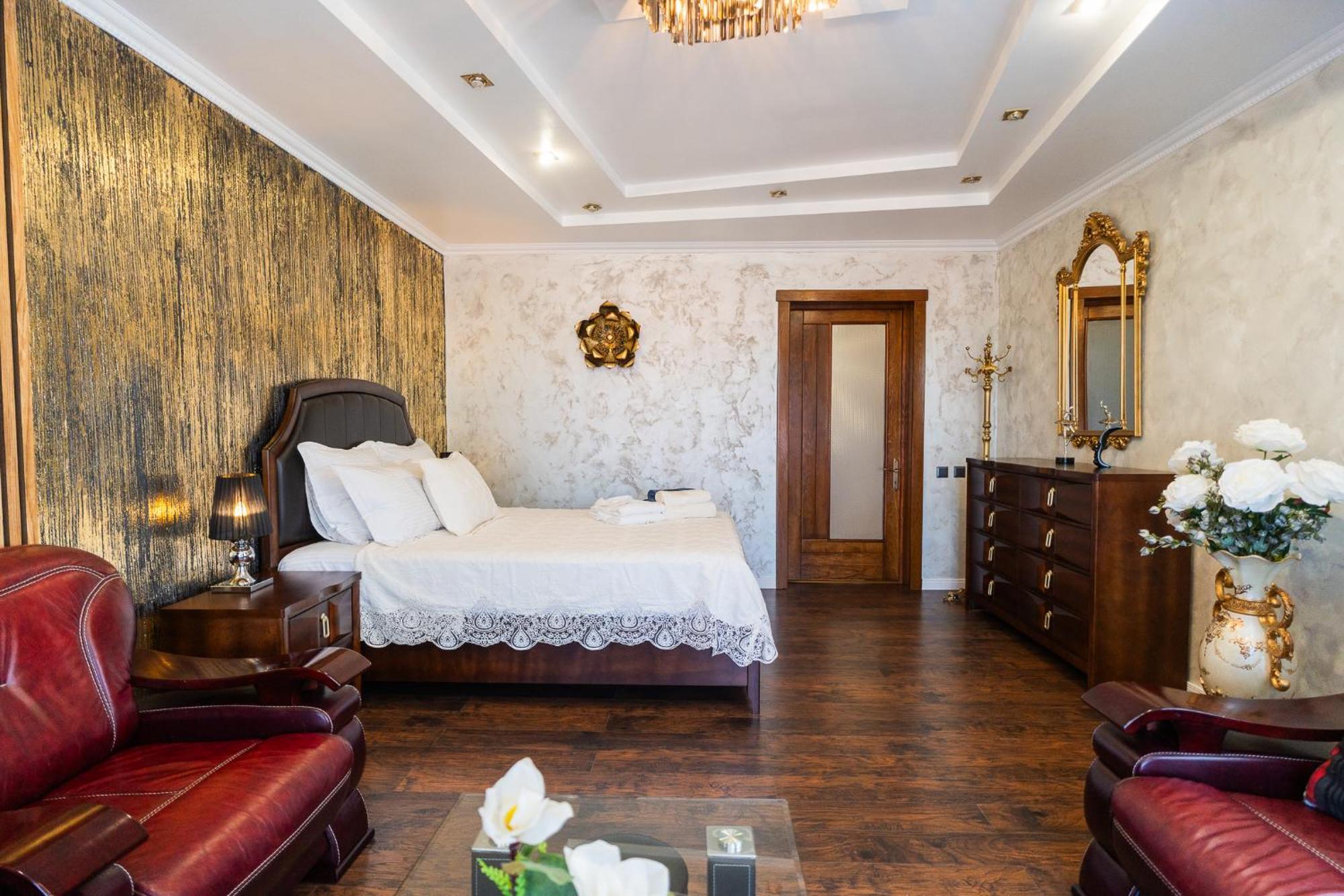 Luxurious Villa With Lush Garden And Huge Terrace Near Herastrau Park Бухарест Экстерьер фото