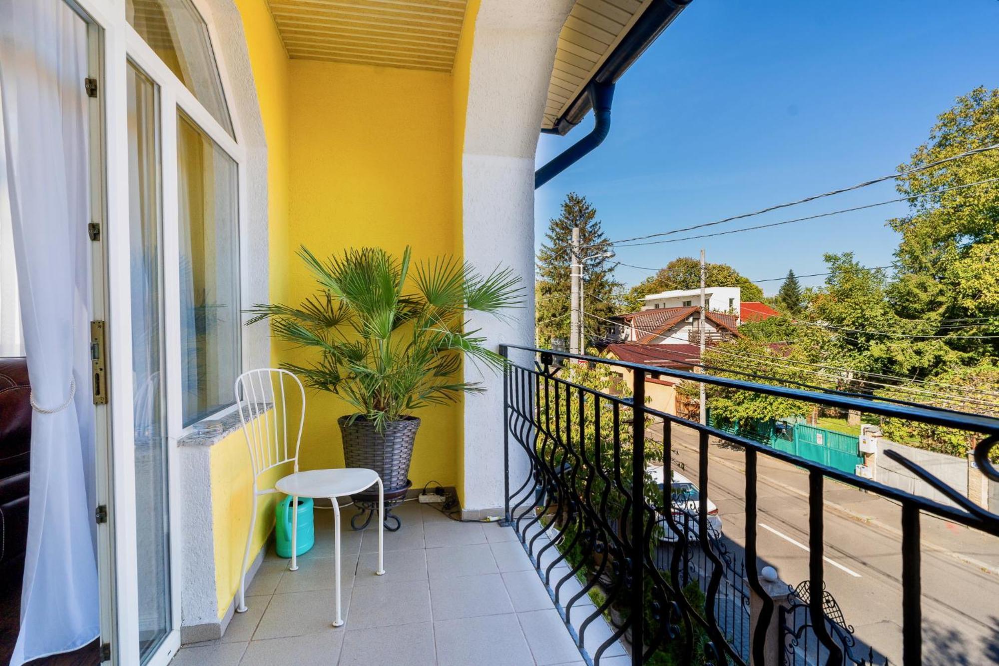 Luxurious Villa With Lush Garden And Huge Terrace Near Herastrau Park Бухарест Экстерьер фото