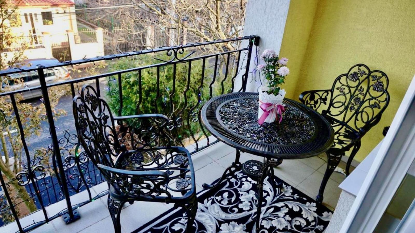 Luxurious Villa With Lush Garden And Huge Terrace Near Herastrau Park Бухарест Экстерьер фото
