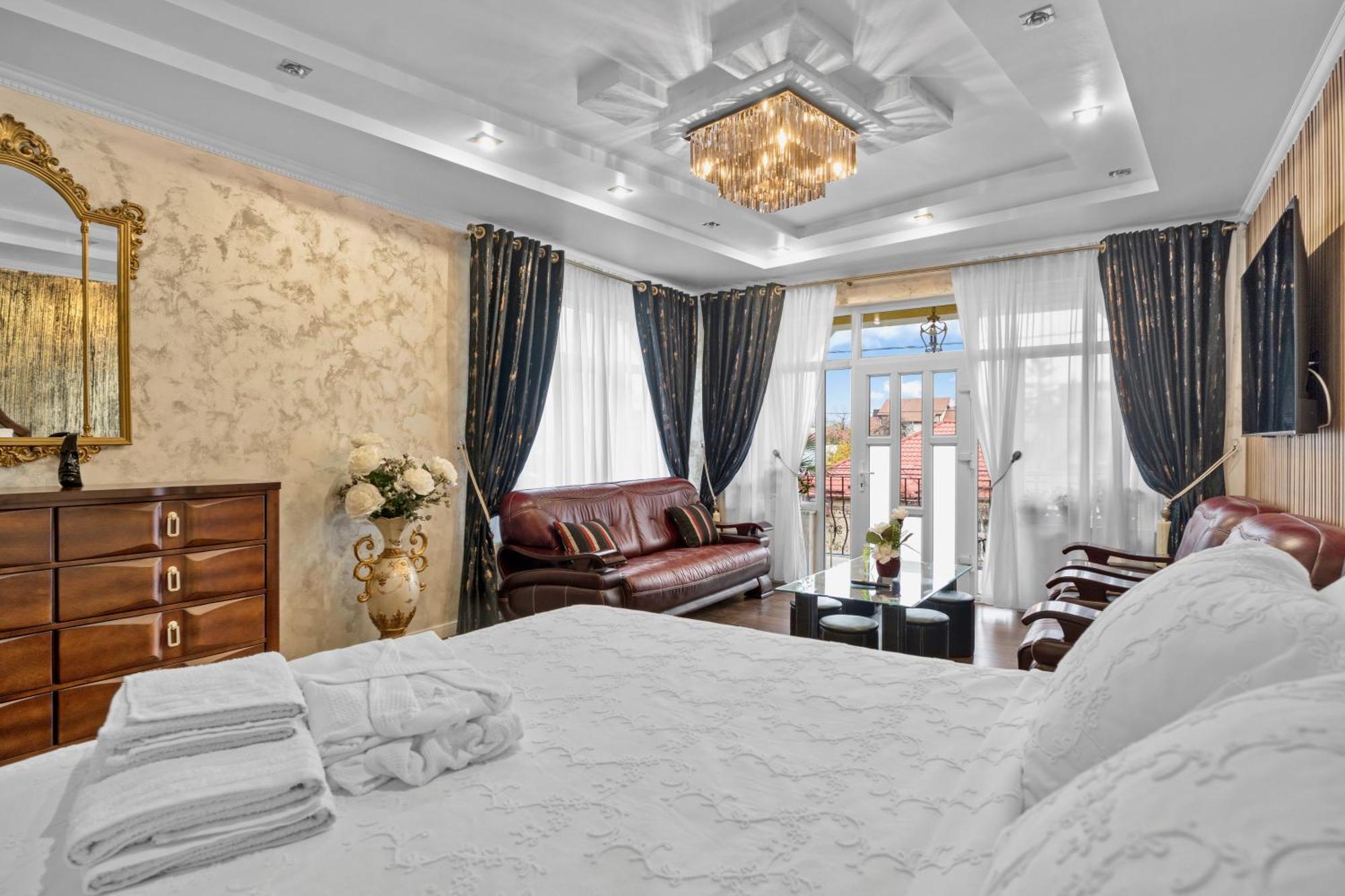Luxurious Villa With Lush Garden And Huge Terrace Near Herastrau Park Бухарест Экстерьер фото