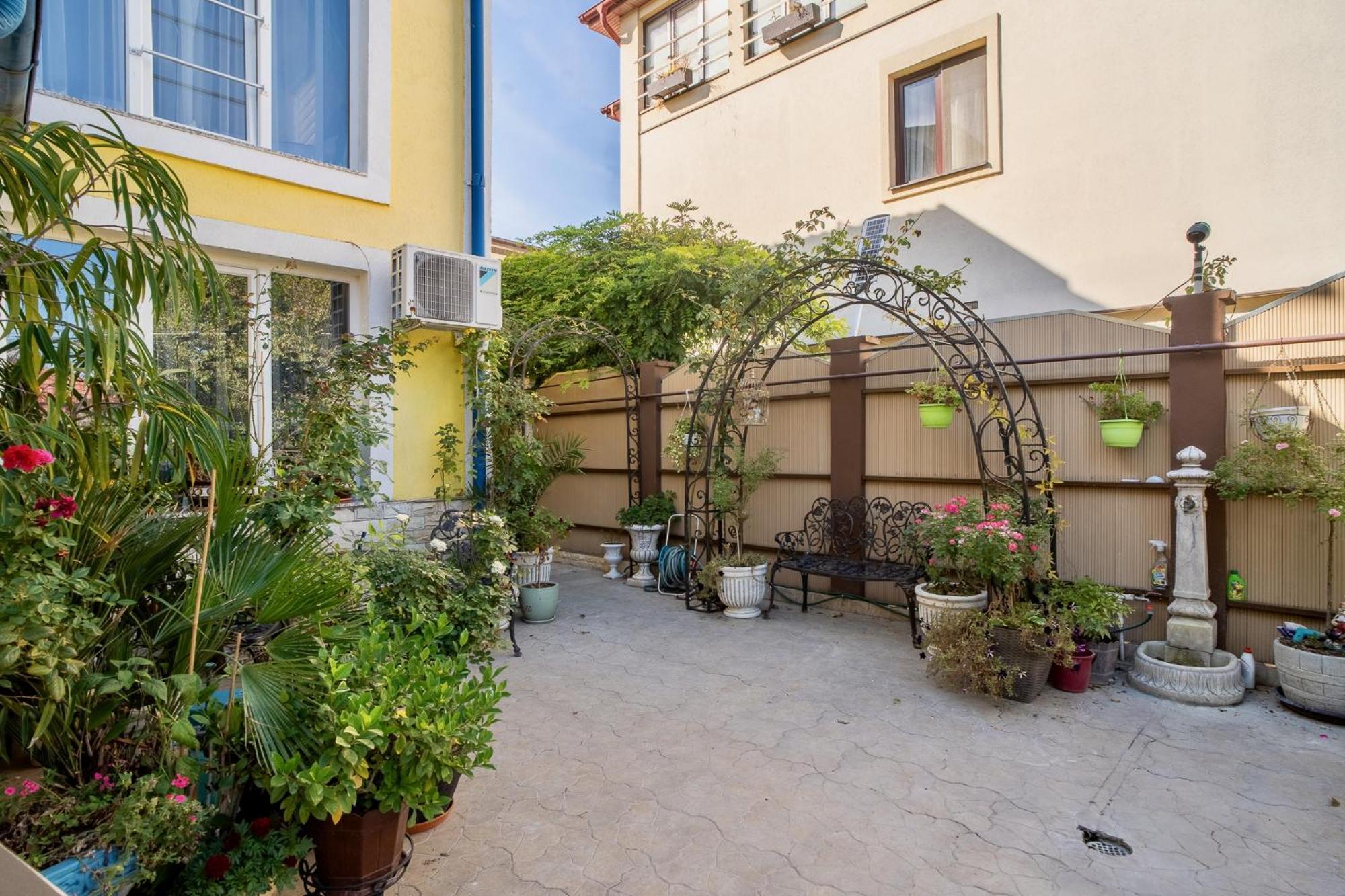 Luxurious Villa With Lush Garden And Huge Terrace Near Herastrau Park Бухарест Экстерьер фото